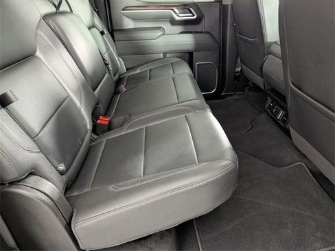 Certified 2025 GMC Sierra 1500 SLT image 30