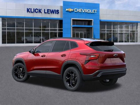New 2026 Chevrolet Trax LT w/ Driver Confidence Package FWD image 3