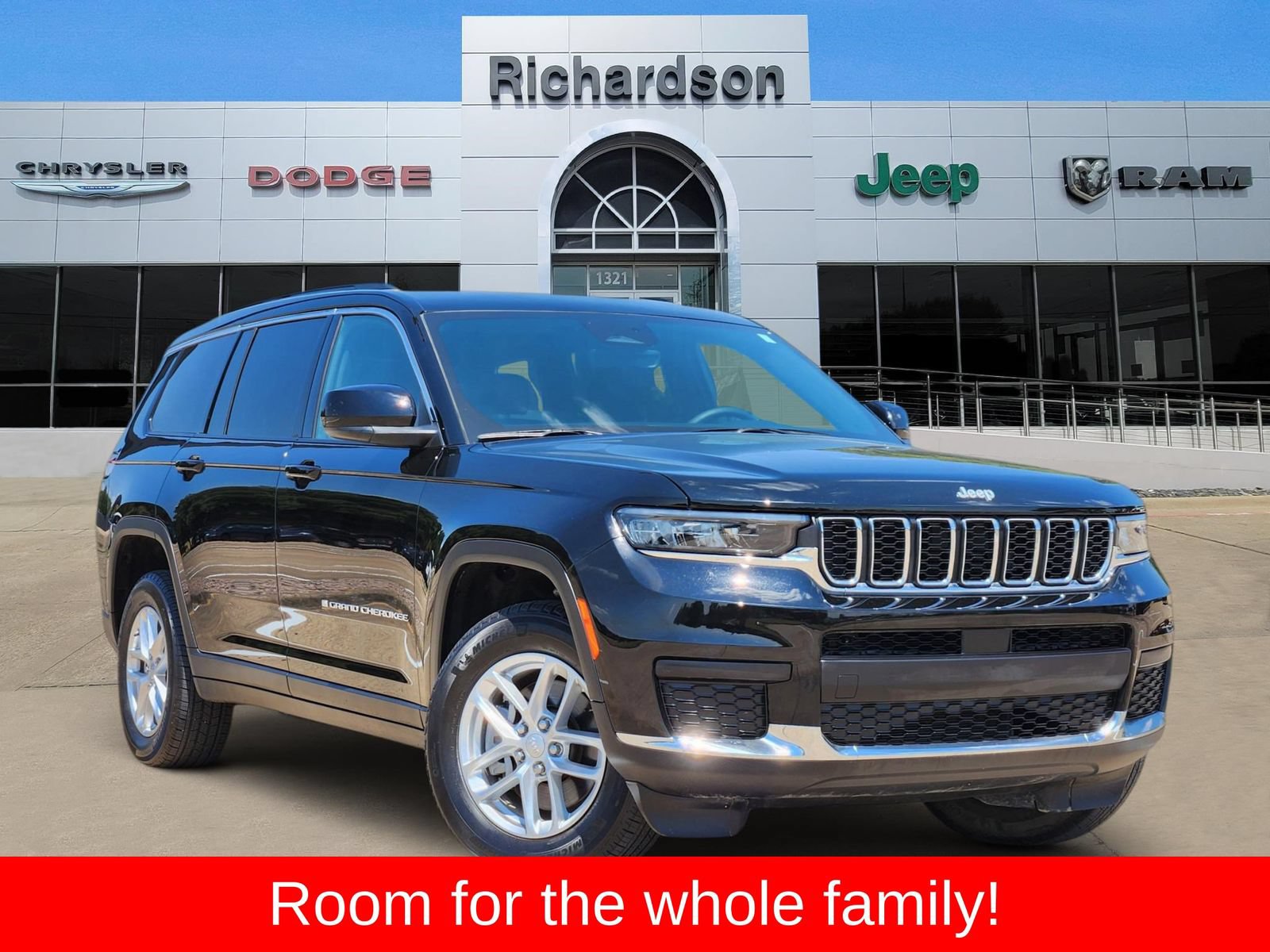 Used 2025 Jeep Grand Cherokee L Laredo RWD image 1