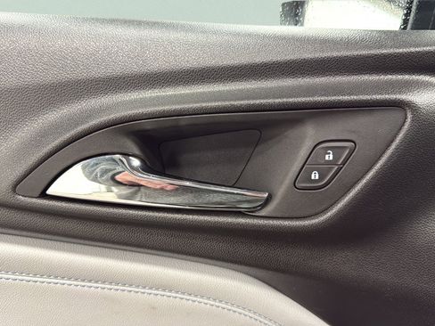 Used 2025 Chevrolet Trax LT w/ LT Convenience Package image 15