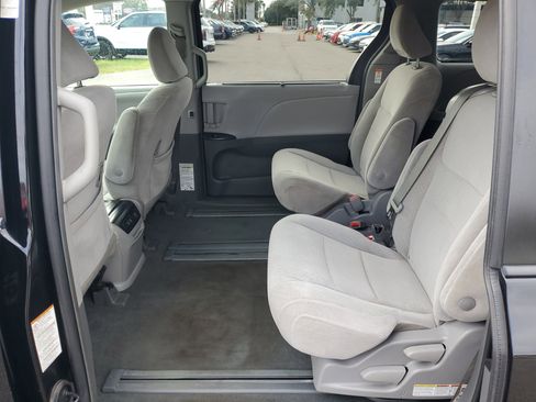 Used 2019 Toyota Sienna LE image 14
