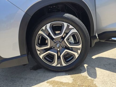 Used 2023 Subaru Ascent Touring AWD/4WD image 28
