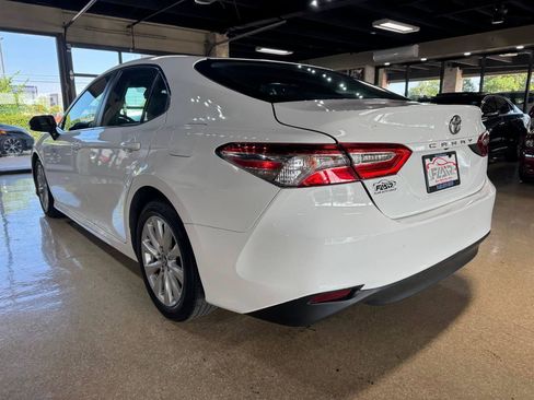 Used 2018 Toyota Camry LE FWD image 5