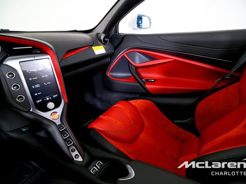 Used 2026 McLaren 750S Spider RWD image 16