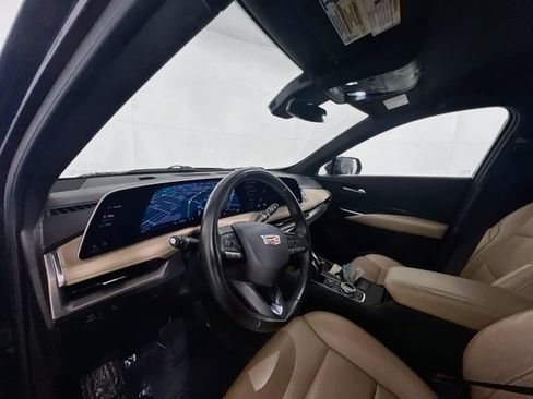 Used 2025 Cadillac XT4 Premium Luxury FWD image 18