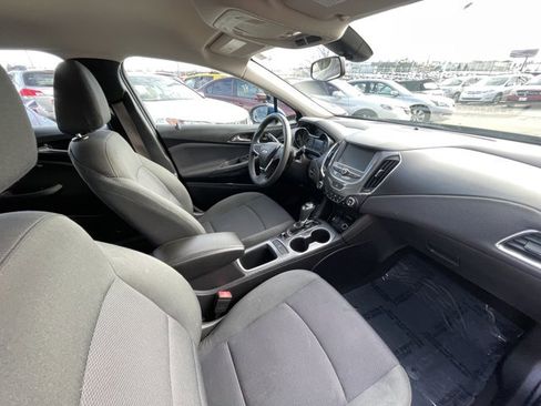 Used 2017 Chevrolet Cruze LT w/ Convenience Package image 11
