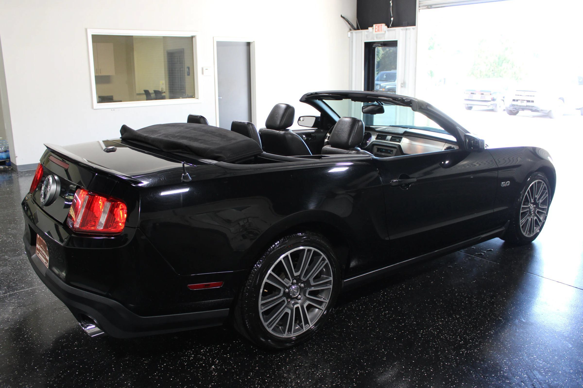 Used 2011 Ford Mustang GT Premium w/ Comfort Pkg RWD image 31