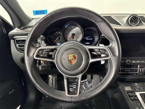 Certified 2021 Porsche Macan S image 36