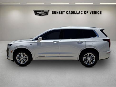 New 2025 Cadillac XT6 Luxury image 5