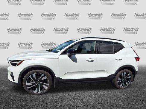 Certified 2023 Volvo XC40 B5 Ultimate w/ Protection Package Premier AWD/4WD image 45