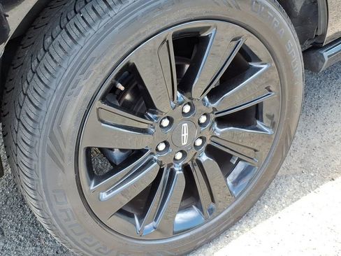 Used 2022 Lincoln Navigator Reserve AWD/4WD image 5