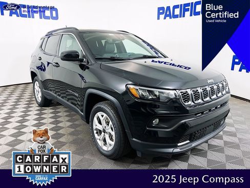 Used 2025 Jeep Compass Latitude w/ Sun & Sound Group AWD/4WD image 1