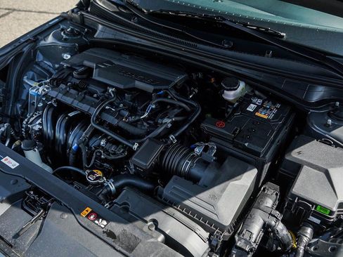 New 2026 Hyundai Elantra SE FWD image 7