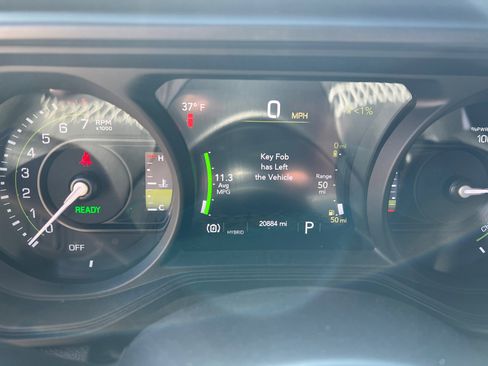 Used 2025 Jeep Wrangler Unlimited Sahara w/ Safety Group AWD/4WD image 31