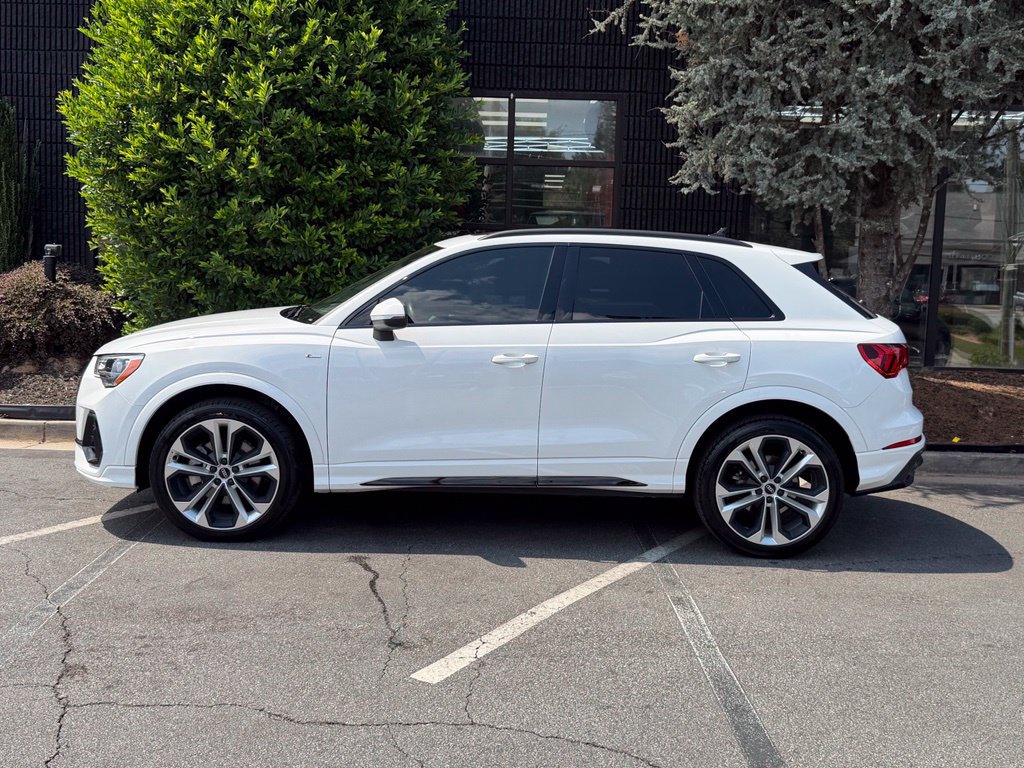 Used 2021 Audi Q3 2.0T Premium w/ Convenience Package AWD/4WD image 3