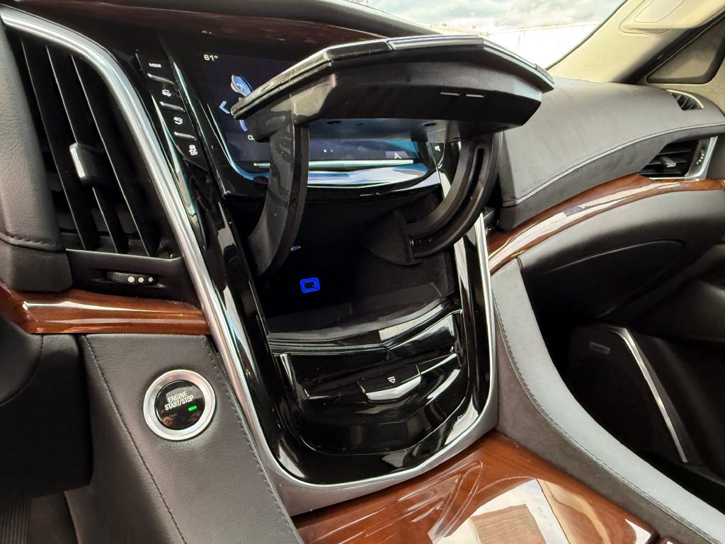 Used 2019 Cadillac Escalade ESV Luxury AWD/4WD image 28