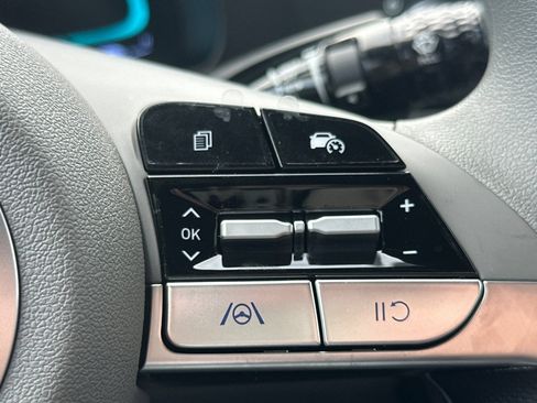 Used 2026 Hyundai Elantra Hybrid FWD image 32
