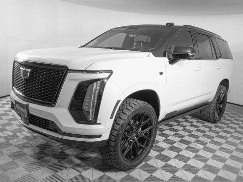 Used 2026 Cadillac Escalade Platinum Sport w/ LPO, ONYX Package image 9