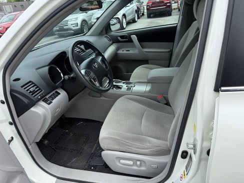 Used 2011 Toyota Highlander 4WD w/ Tech Pkg image 6