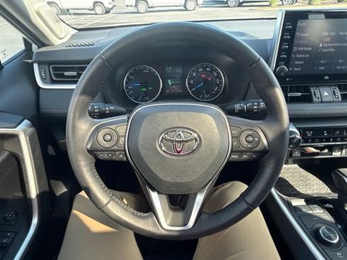 Used 2022 Toyota RAV4 XLE Premium AWD/4WD image 20