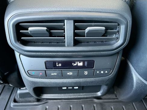 Used 2024 Honda Pilot Touring image 24