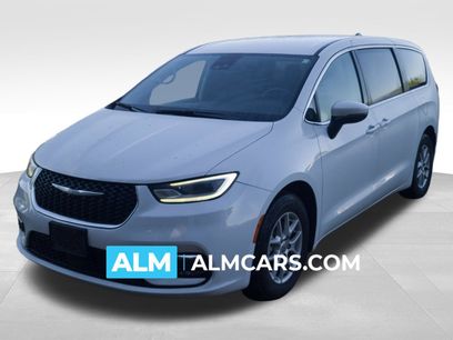 Used 2023 Chrysler Pacifica Touring-L