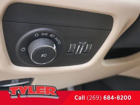 Certified 2022 Jeep Grand Cherokee Limited w/ Luxury Tech Group II image 25