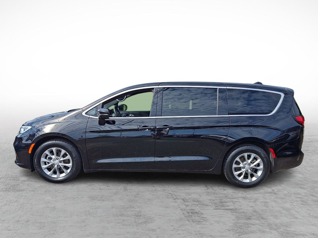 Certified 2026 Chrysler Pacifica Limited FWD image 2