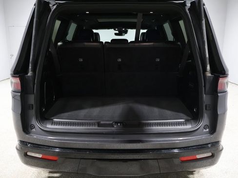 Used 2023 Jeep Wagoneer Series II image 21