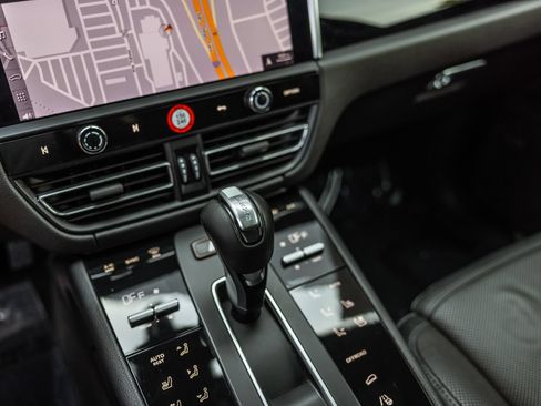 Certified 2023 Porsche Macan S AWD/4WD image 24
