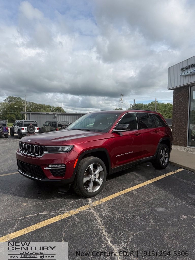 Used 2024 Jeep Grand Cherokee Limited AWD/4WD image 1