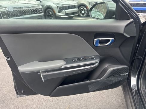 New 2025 Kia K4 LXS image 9