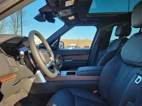 New 2025 Land Rover Range Rover SE image 12