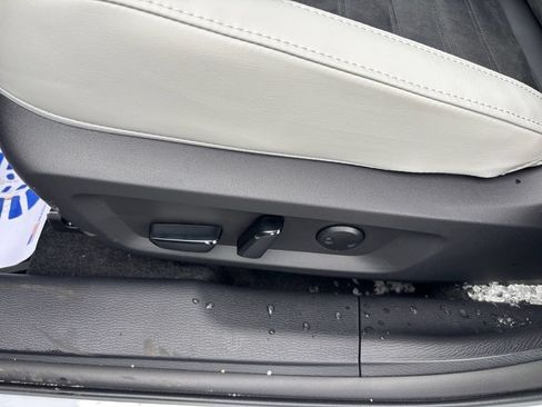 New 2026 Mitsubishi Outlander AWD image 13