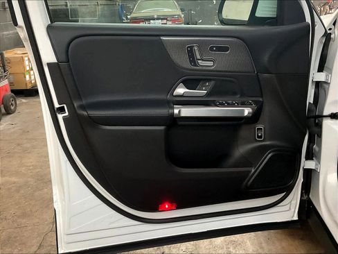 Used 2020 Mercedes-Benz GLB 250 4MATIC image 24