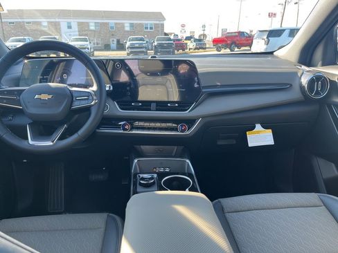 New 2026 Chevrolet Equinox LT w/ Convenience Package II FWD image 30