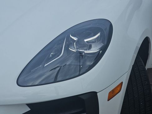 Used 2021 Porsche Macan AWD/4WD image 34