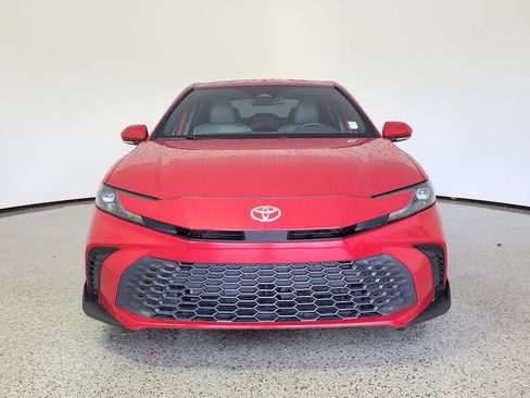 Used 2025 Toyota Camry SE FWD image 3
