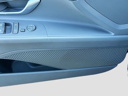 Certified 2024 Hyundai Elantra SE image 18