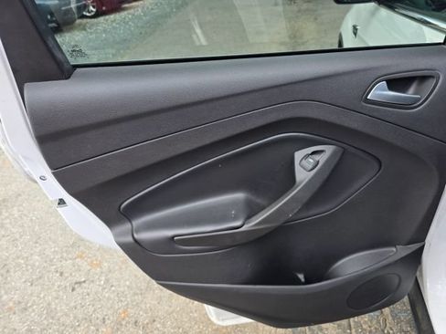 Used 2017 Ford Escape SE AWD/4WD image 19