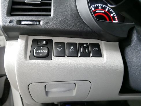 Used 2012 Toyota Highlander SE w/ Tow Pkg AWD/4WD image 26
