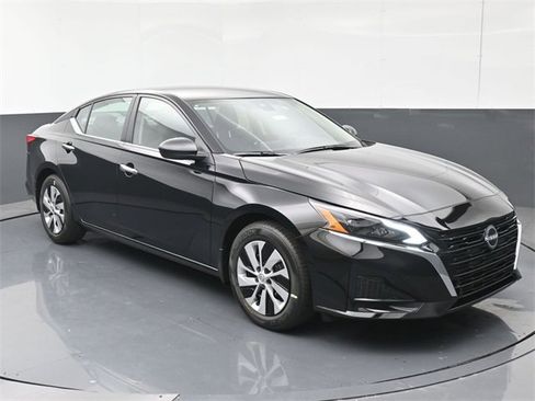 Certified 2025 Nissan Altima 2.5 S image 1