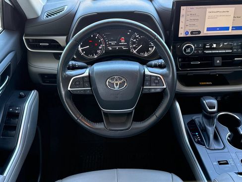 Used 2023 Toyota Highlander XLE FWD image 22
