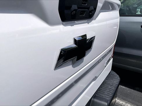 Used 2022 Chevrolet Silverado 1500 ZR2 w/ Technology Package AWD/4WD image 12