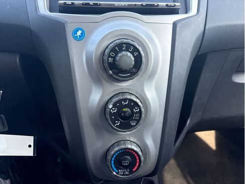 Used 2007 Toyota Yaris 2-Door Hatchback image 17