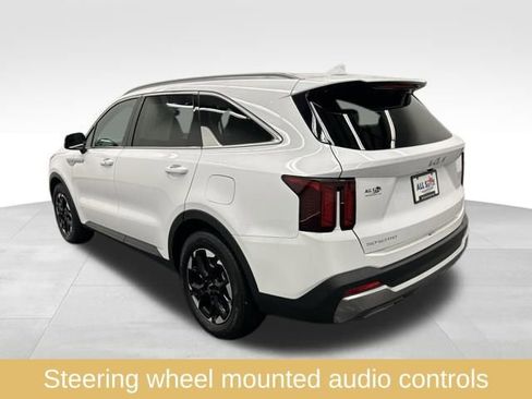 Used 2024 Kia Sorento S image 7