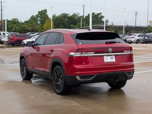 Used 2024 Volkswagen Atlas Cross Sport SE w/ Panoramic Sunroof Package FWD image 4