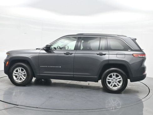 Used 2024 Jeep Grand Cherokee Laredo RWD image 8