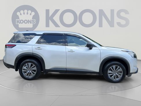 Used 2024 Nissan Pathfinder S AWD/4WD image 8