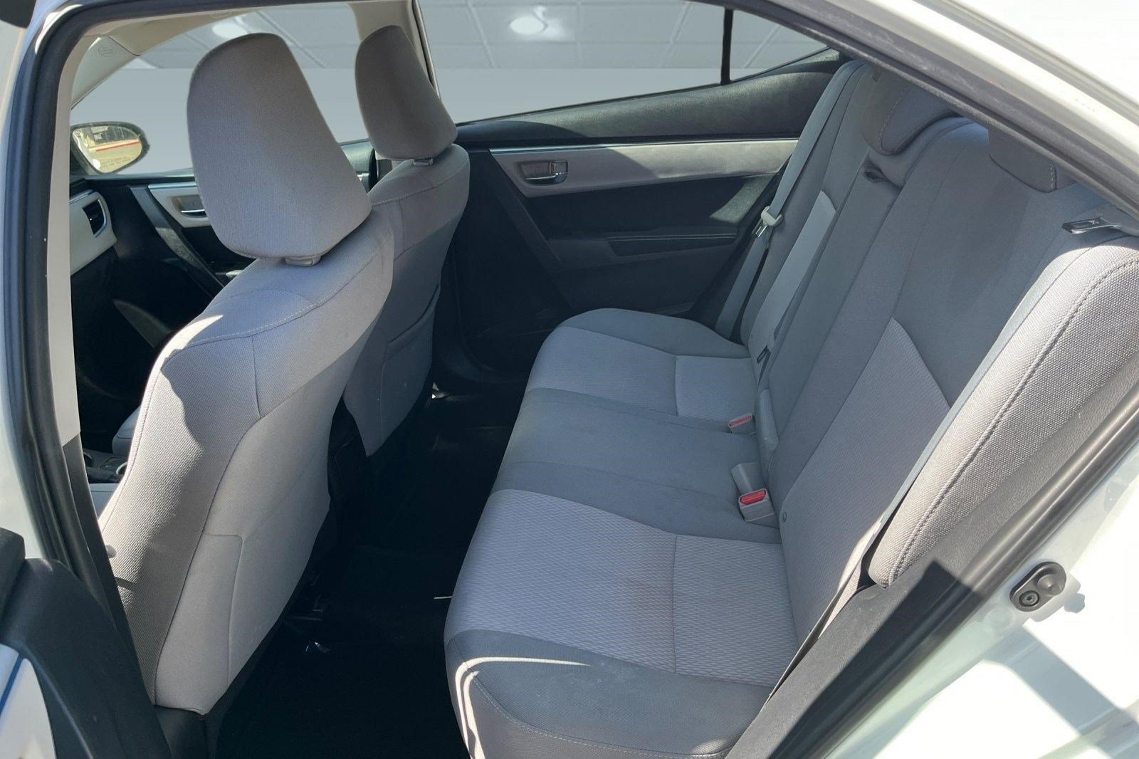 Used 2015 Toyota Corolla LE FWD image 9